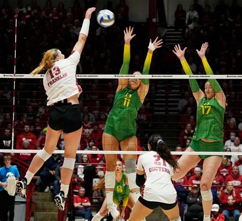 wisconsin volleyball team photos|Wisconsin volleyball vs Oregon match photos at UW。